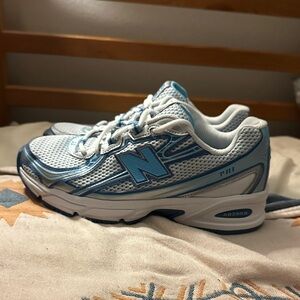 New Balance womens 740 White and Blue Sneakers
NEW!
